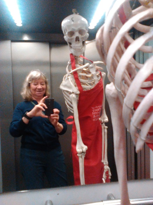 19 11 Skeleton Selfie